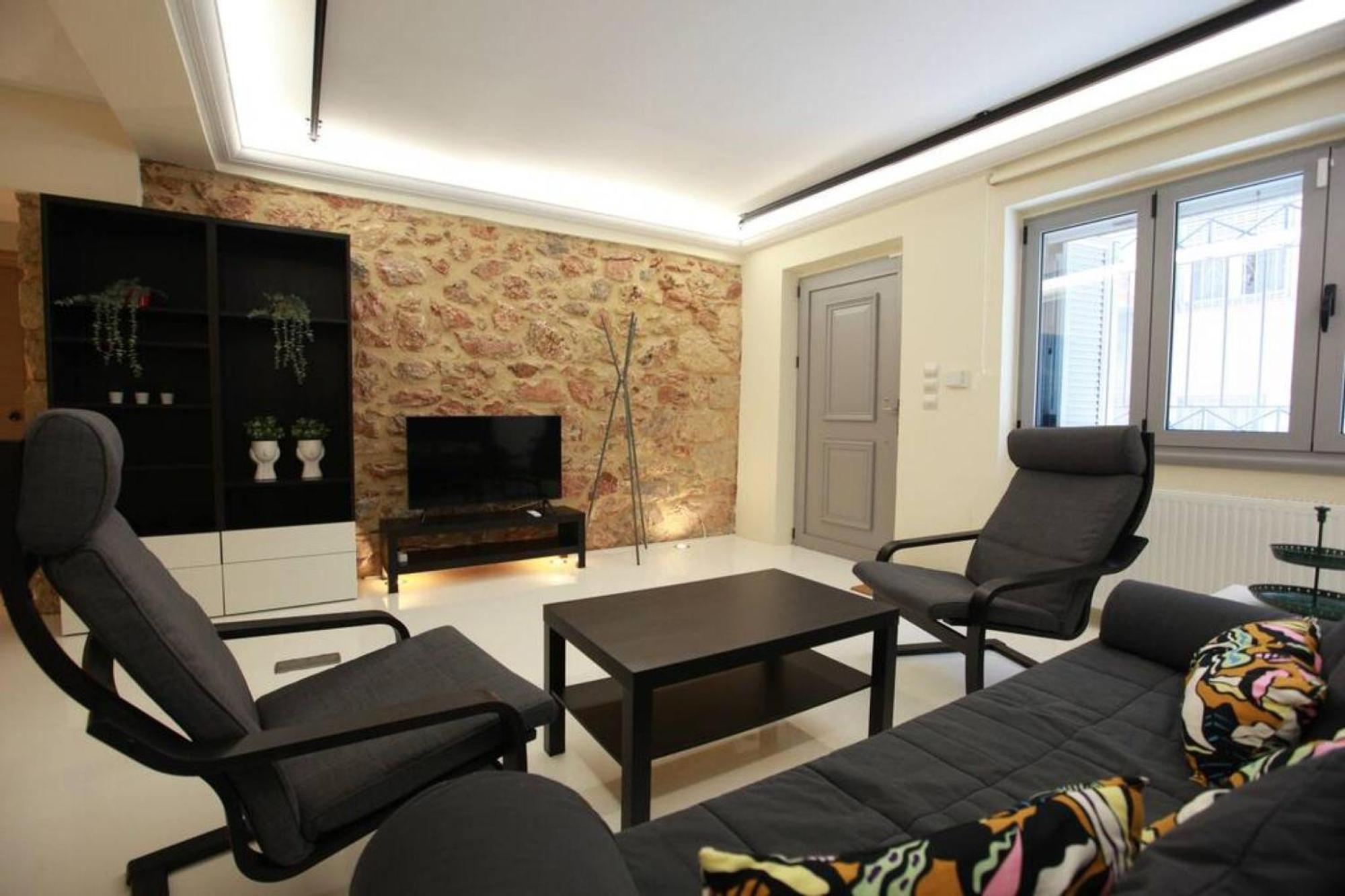 Elegant At The Acropolis Hills
